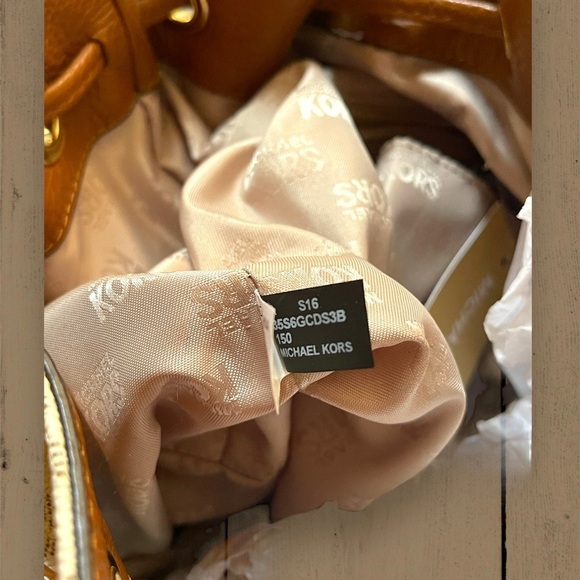 NWT MICHAEL KORS Camden Large Drawstring Satchel Bag - Vanilla - Picture 8 of 11